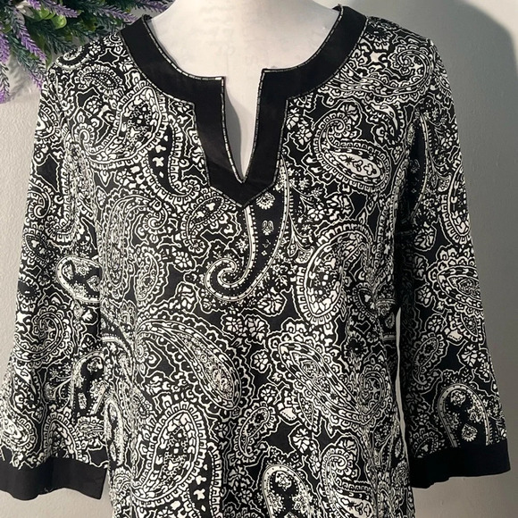 Emma James M, tunic top with rounded collar in a black contrast color & jeweled - Picture 1 of 9
